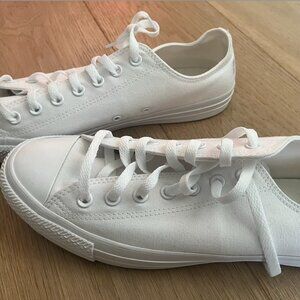 Converse Chuck Taylor All Stars, White, Size 11